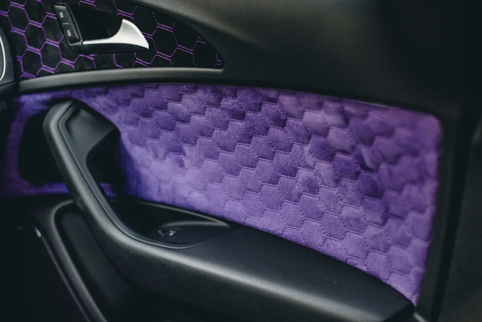 indivitara® Premium Design Quilted – Samoprzylegająca mikrofibra premium z pikowanym wzorem – Na metry – Różne kolory